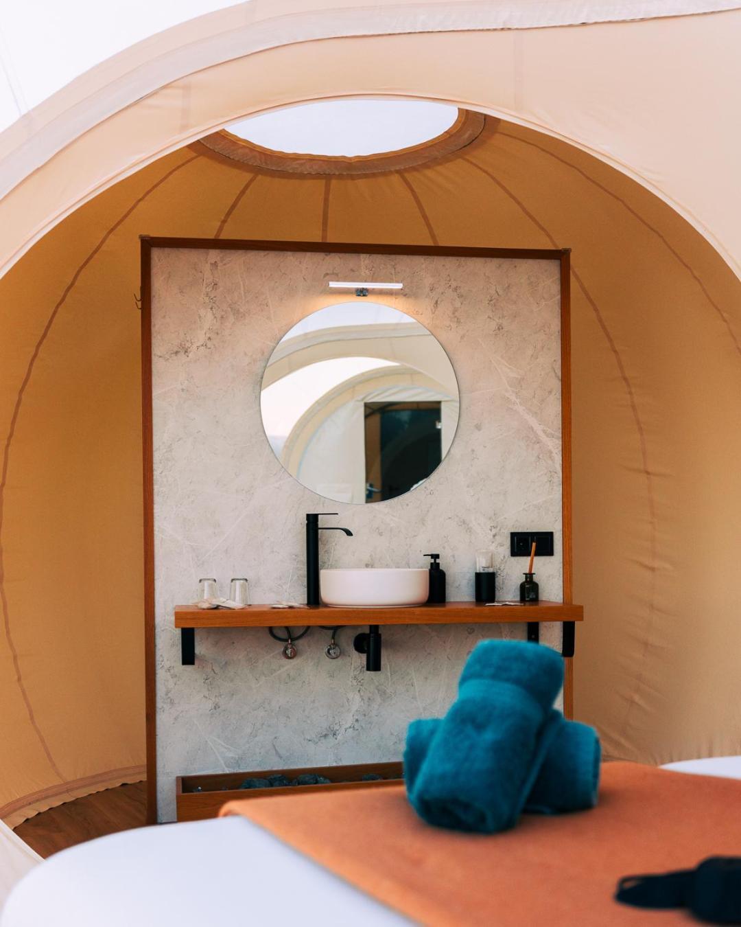 ホテル Glamping Balu モネステリオ エクステリア 写真